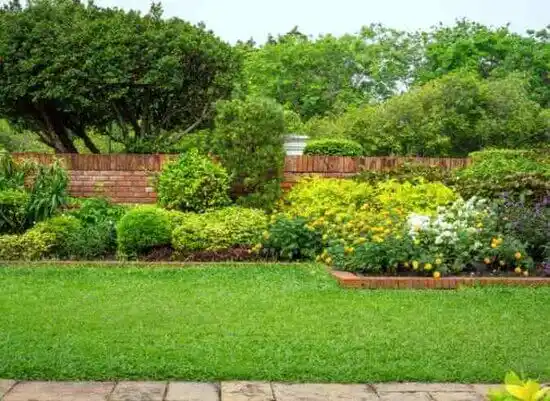 landscaping services Weatherby Lake